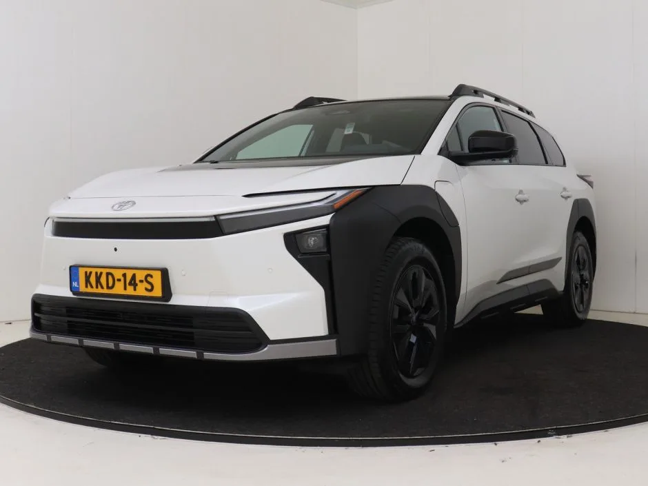 Toyota bZ4X (2026) — foto 1
