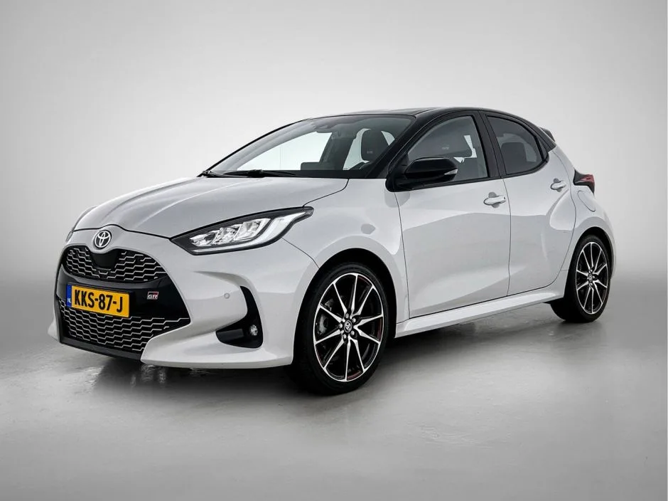 Toyota Yaris (2023) — foto 1