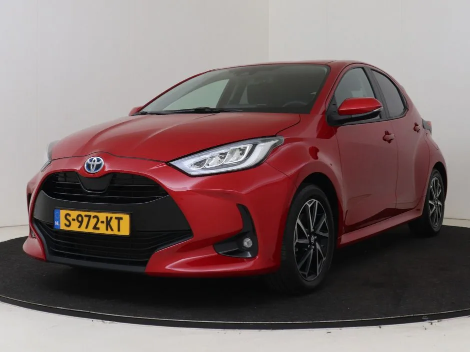Toyota Yaris (2023) — foto 1