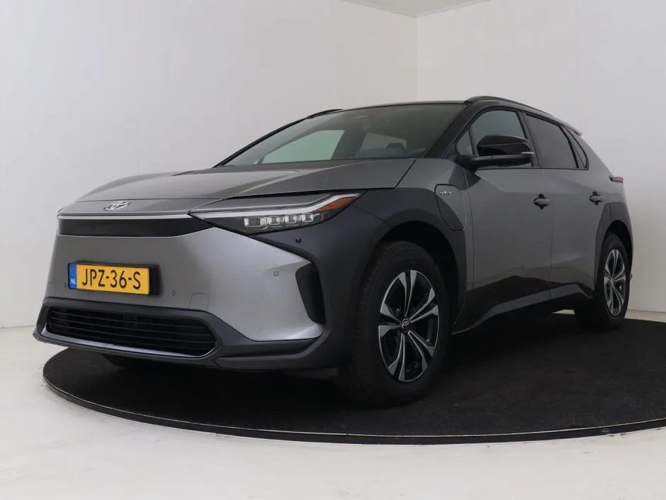 Toyota bZ4X (2025) — foto 1