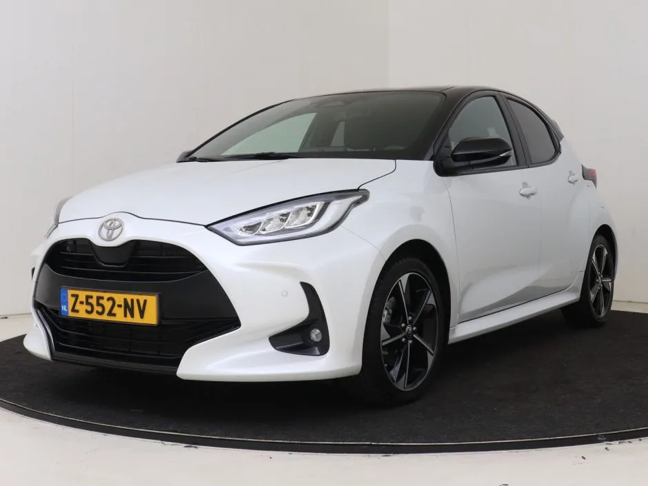 Toyota Yaris (2024) — foto 1