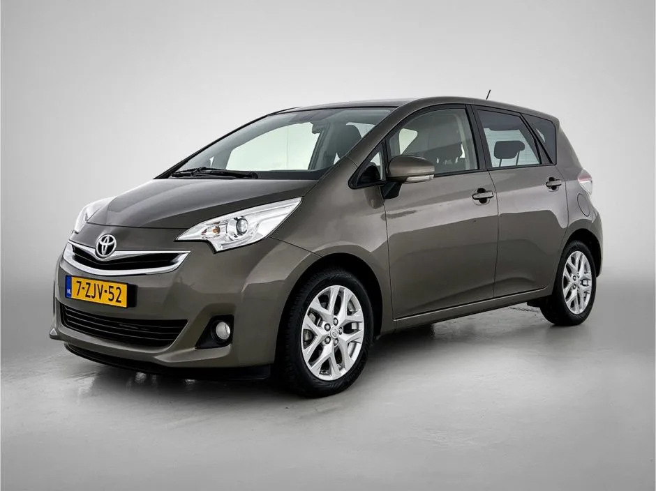 Toyota Verso-S (2015) — foto 1