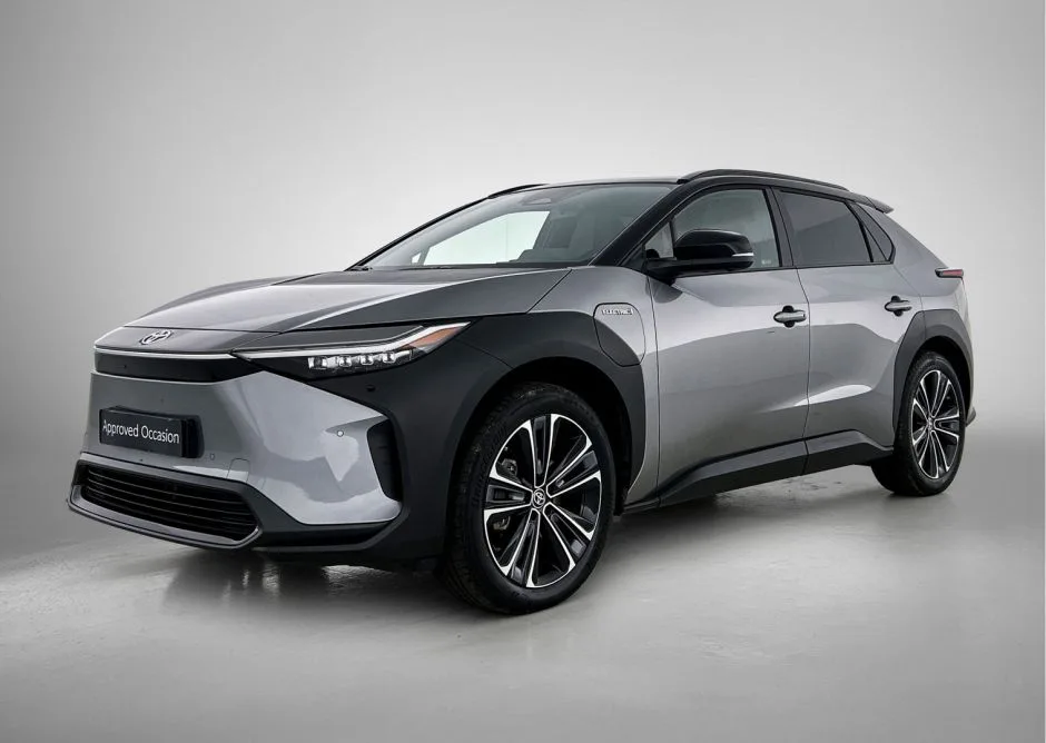 Toyota bZ4X (2023) — foto 1