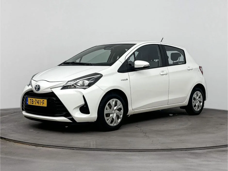 Toyota Yaris (2017) — foto 1