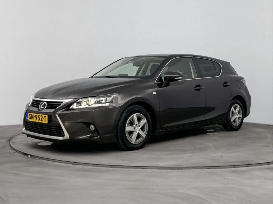 Lexus CT (2015) — foto 1