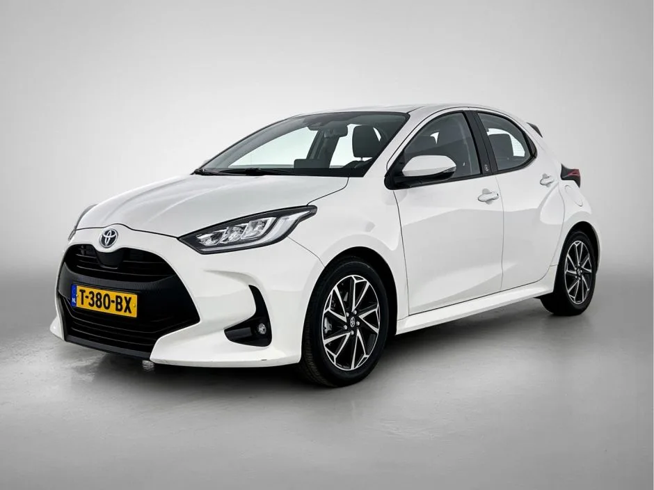 Toyota Yaris (2023) — foto 1