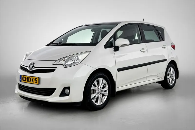 Toyota Verso-S (2011)