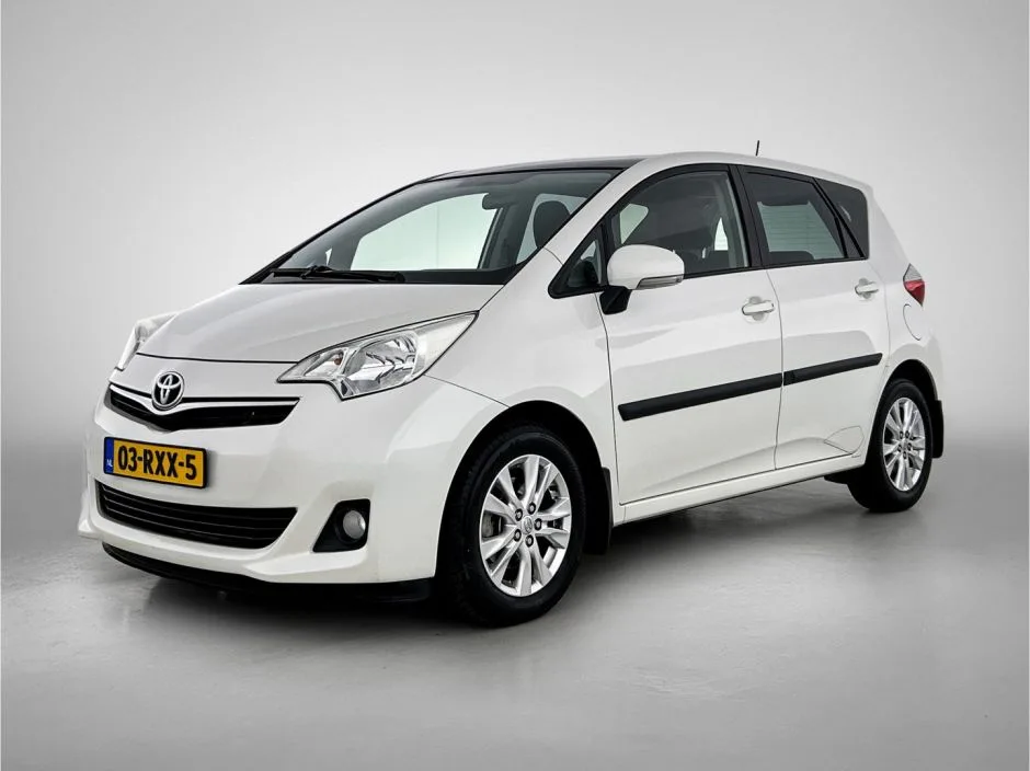 Toyota Verso-S (2011) — foto 1