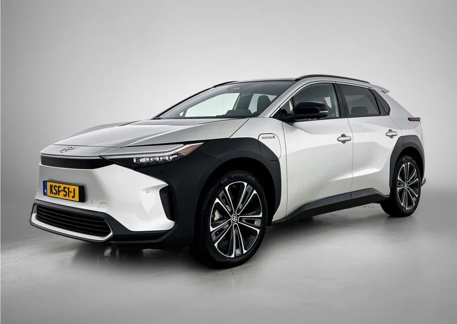 Toyota bZ4X (2023) — foto 1