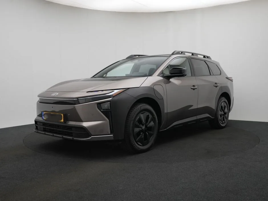 Toyota bZ4X (2026) — foto 1