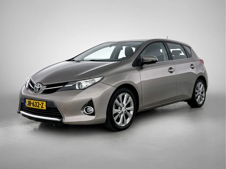 Toyota Auris (2015) — foto 1