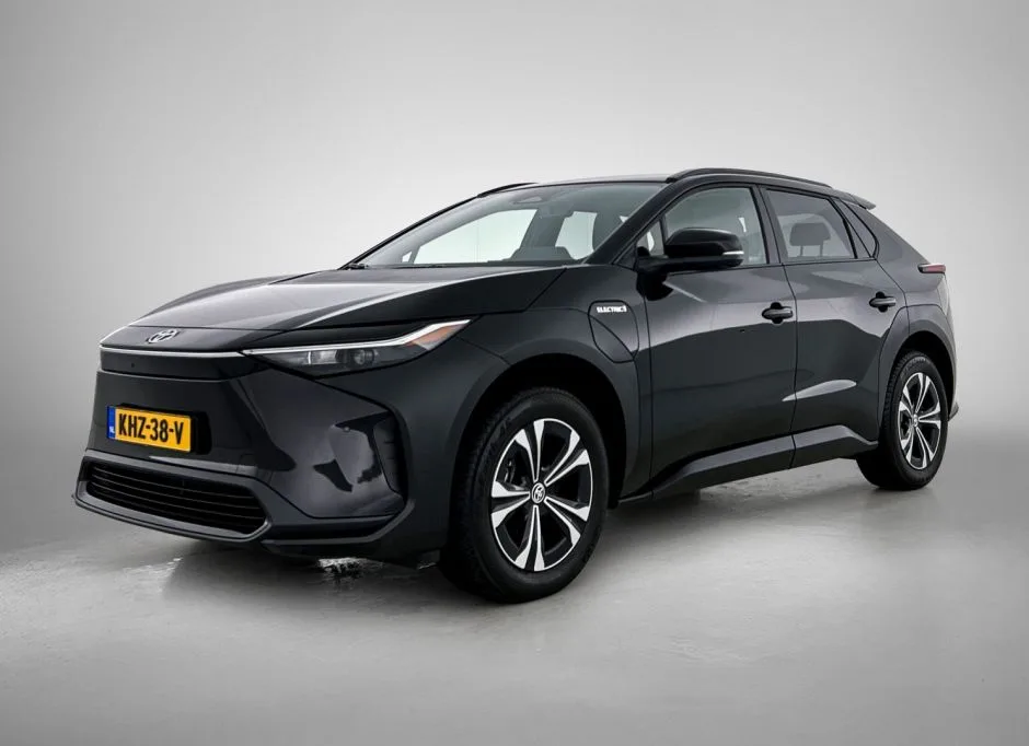 Toyota bZ4X (2023) — foto 1