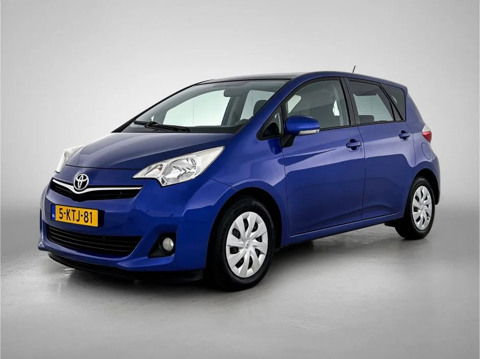 Toyota Verso-S (2011) — foto 1