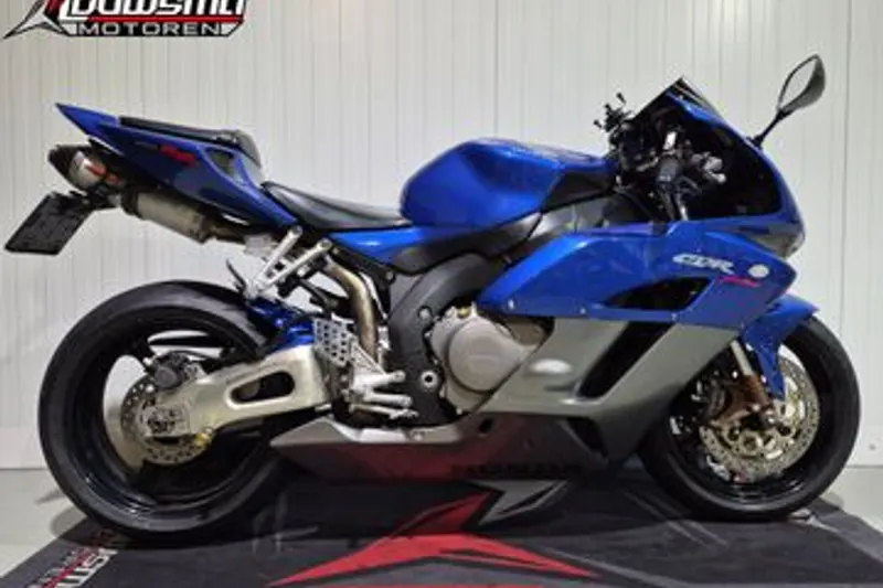 Honda CBR1000RR (2005)