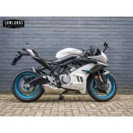 CFMoto 675SR-R (2026) — foto 1