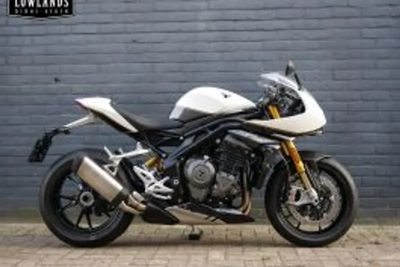 Triumph Speed Triple 1200 RR (2024)