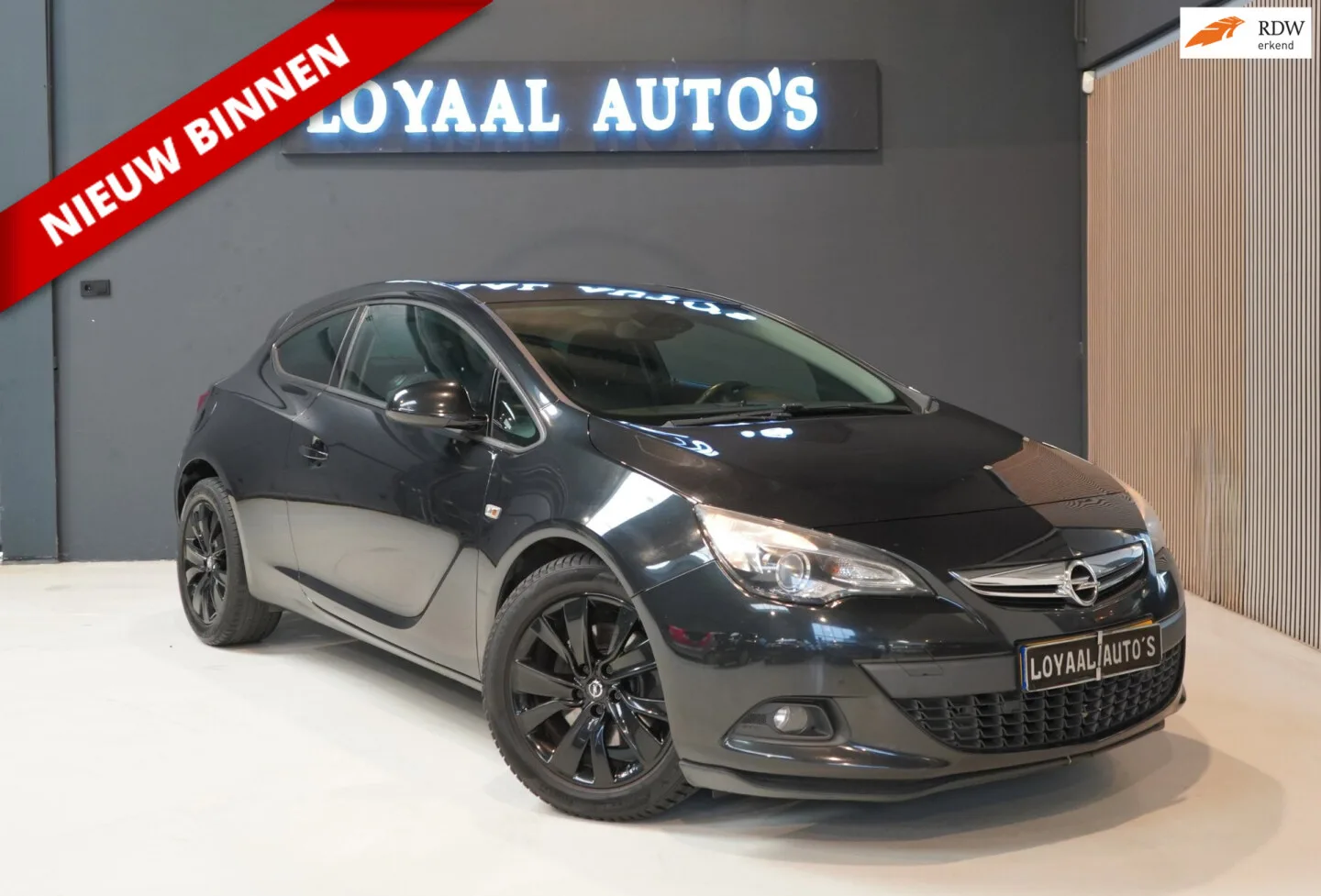 Opel Astra (2013) — foto 1