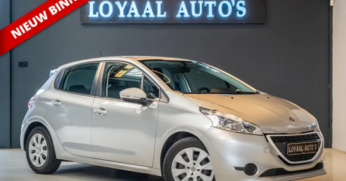 Peugeot 208 (2015) — foto 1