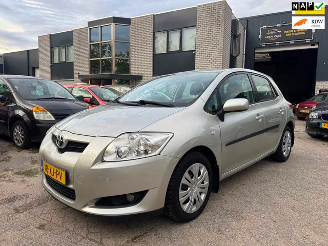 Toyota Auris (2007) — foto 1
