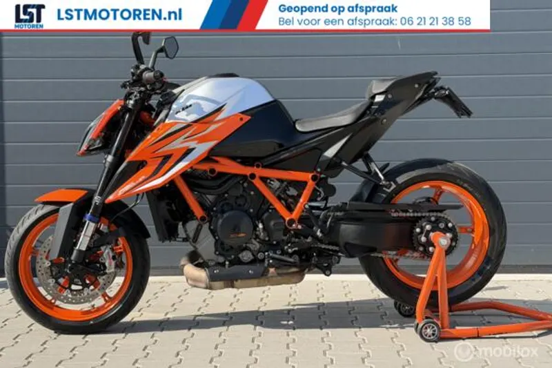 KTM 1290 Super Duke R EVO (2022)