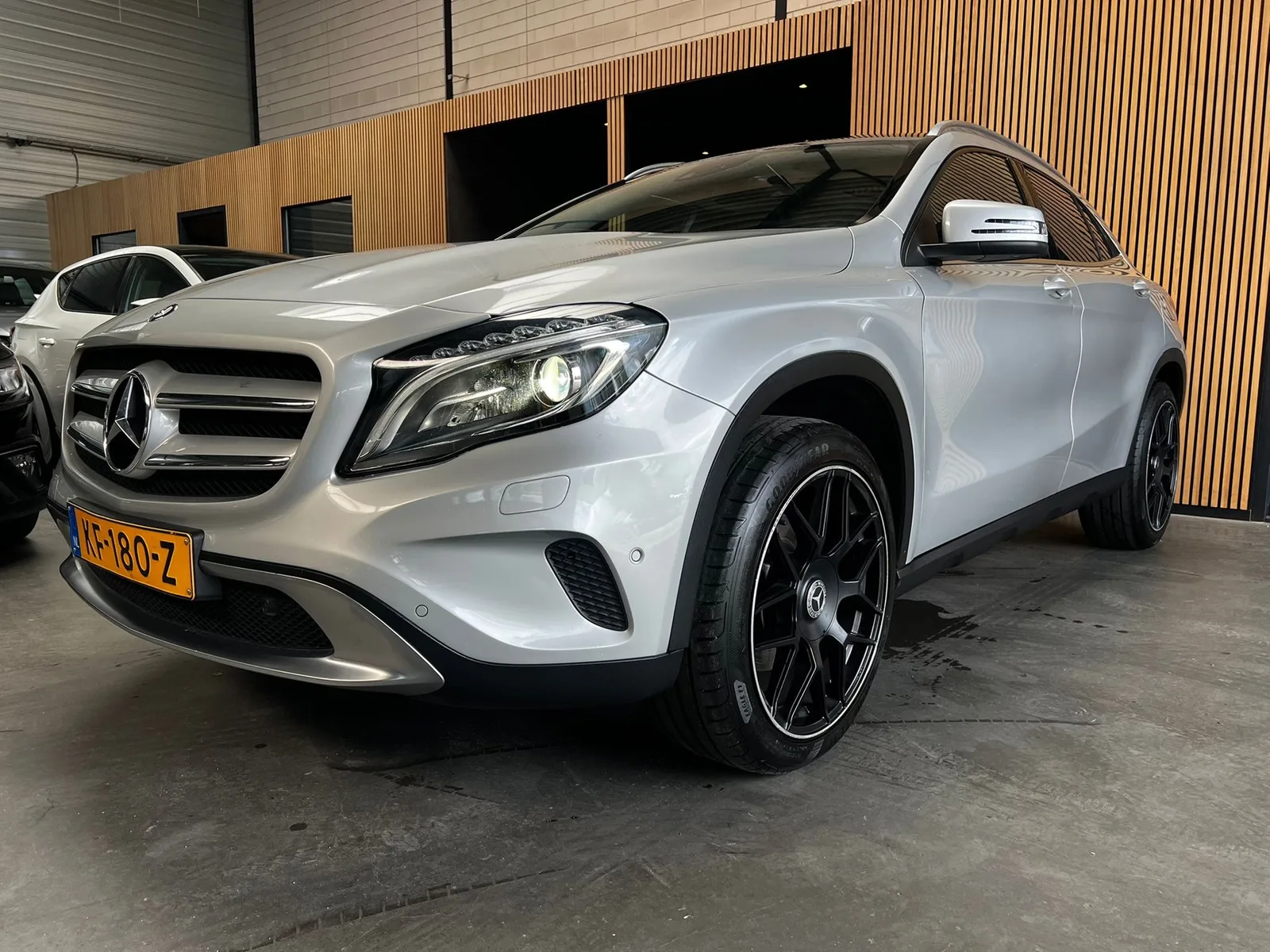Mercedes-Benz GLA (2015) — foto 1