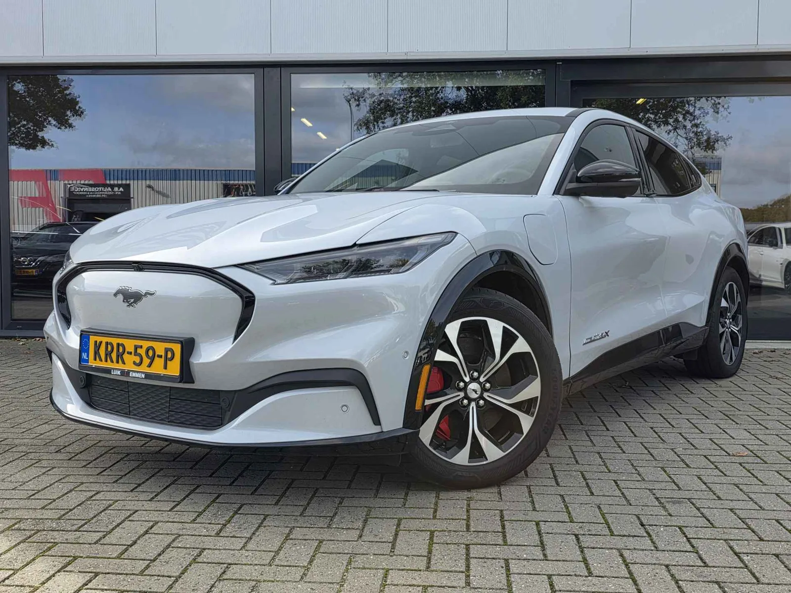 Ford Mustang Mach-E (2022) — foto 1