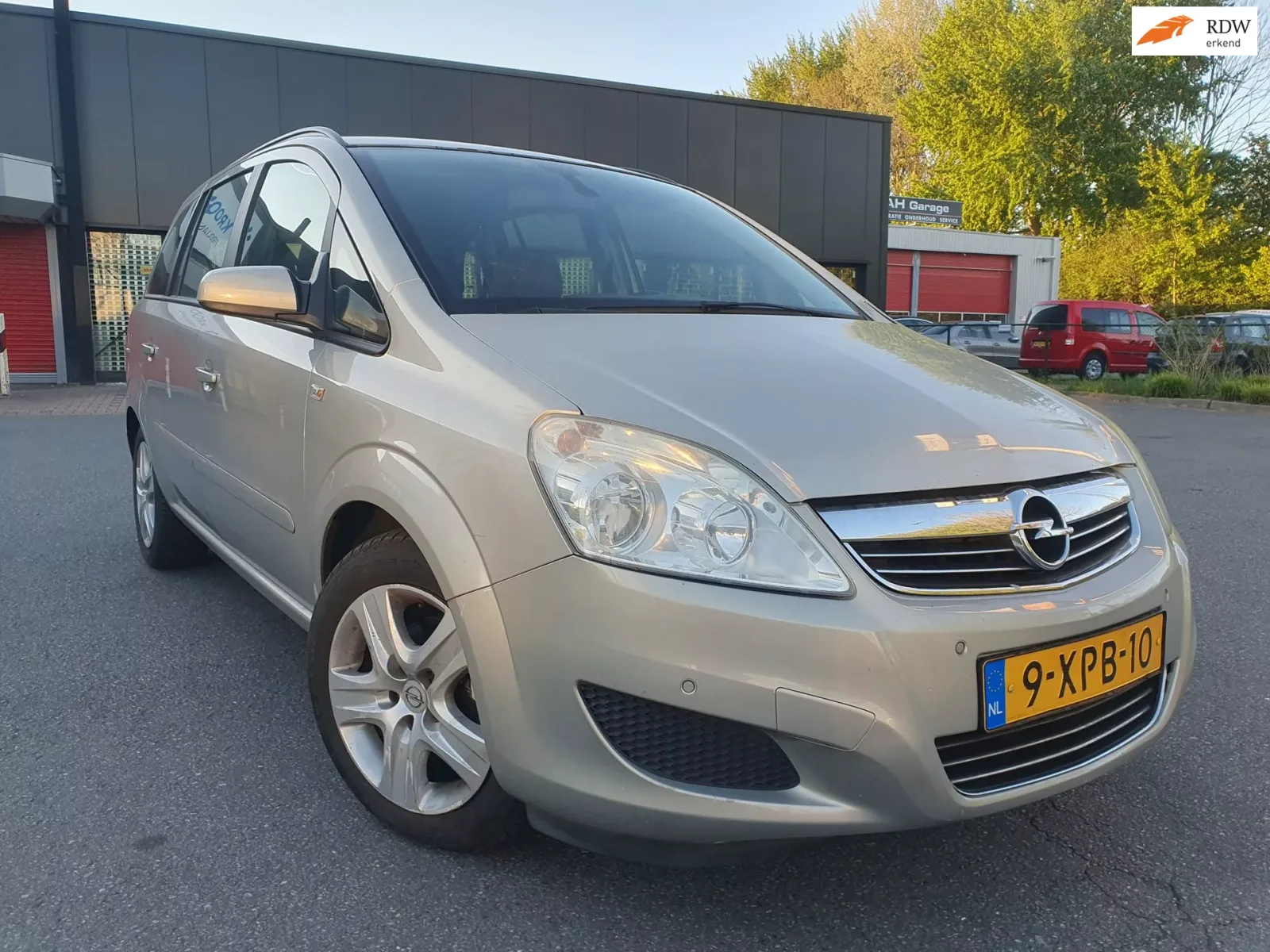 Opel Zafira (2009) — foto 1
