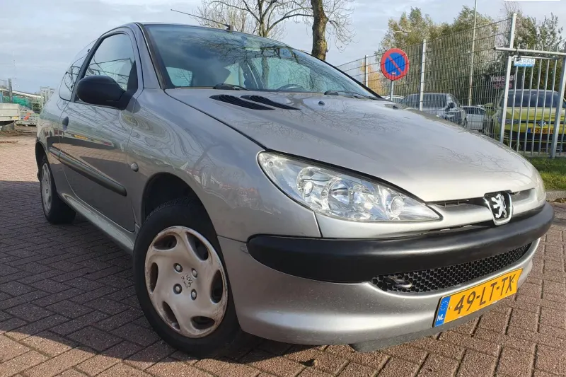 Peugeot 206 (2003)