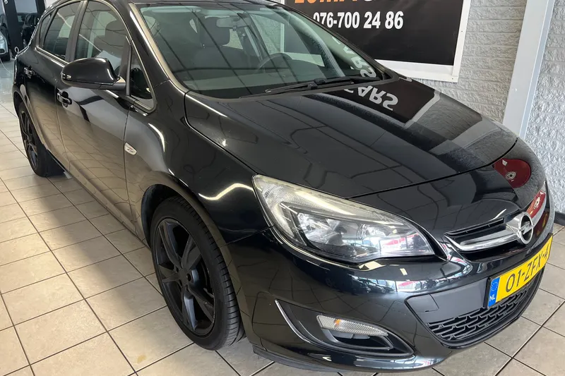 Opel Astra (2012)