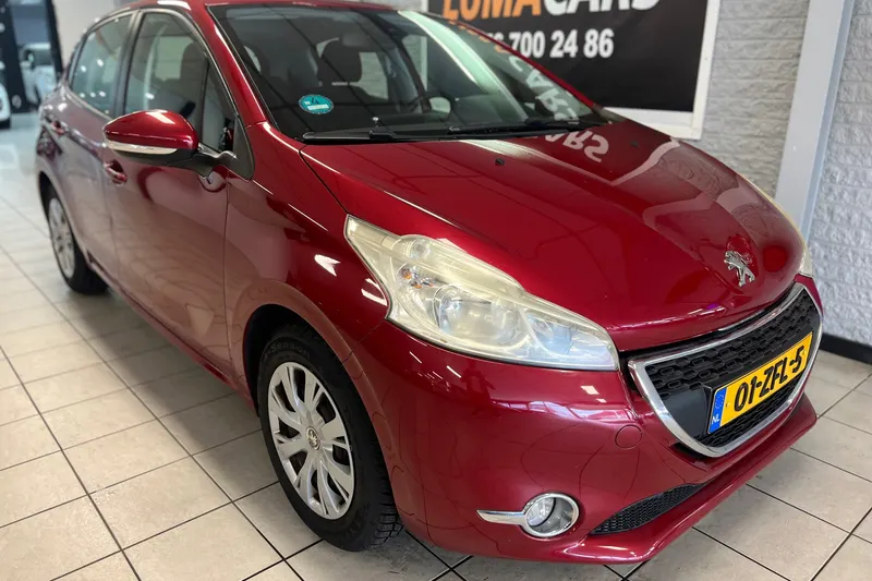 Peugeot 208 (2012)