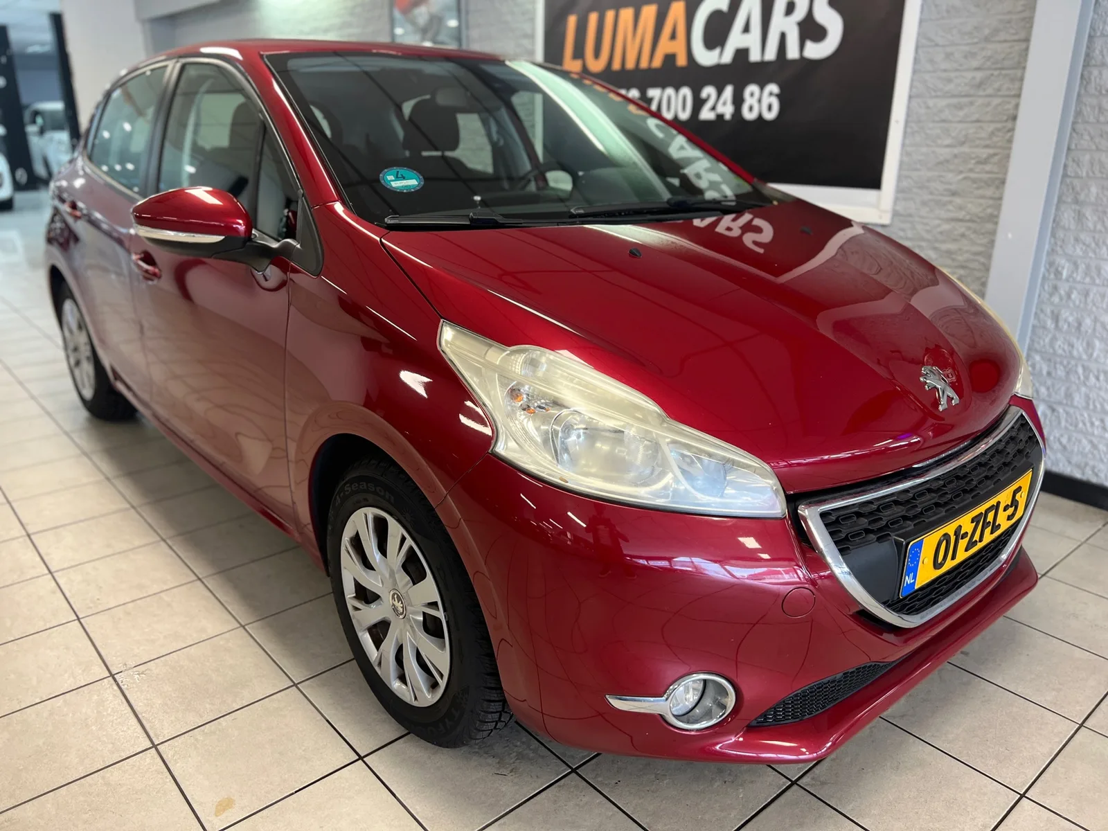 Peugeot 208 (2012) — foto 1