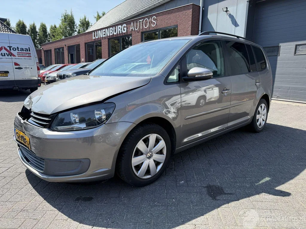 Volkswagen Touran (2011) — foto 1
