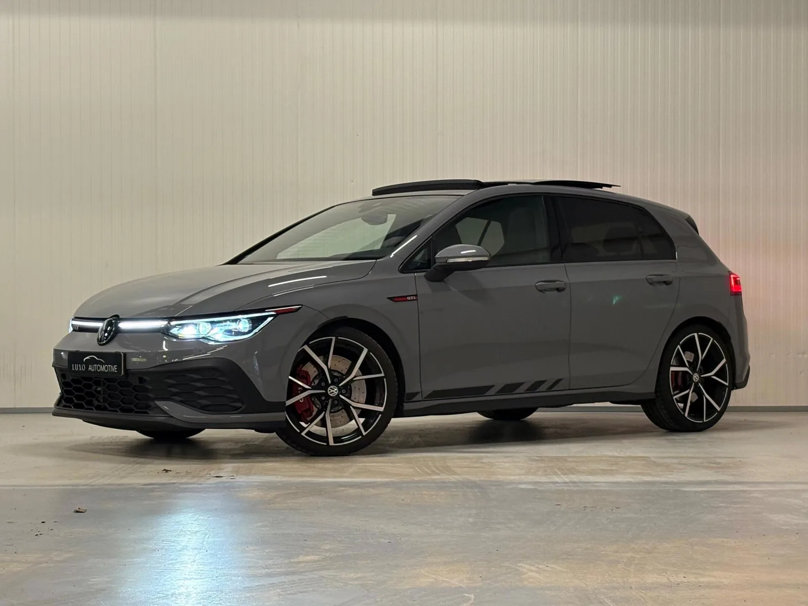 Volkswagen Golf (2023) — foto 1