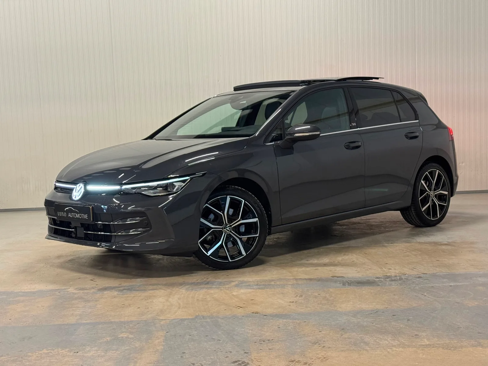 Volkswagen Golf (2024) — foto 1