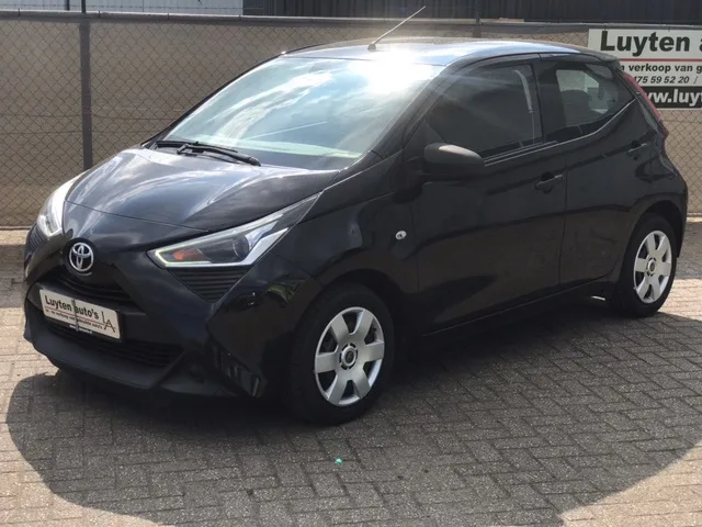 Toyota Aygo (2022) — foto 1