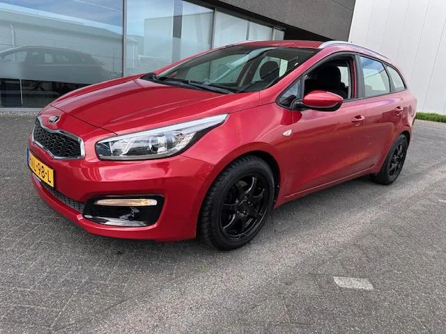 Kia Ceed (2018) — foto 1