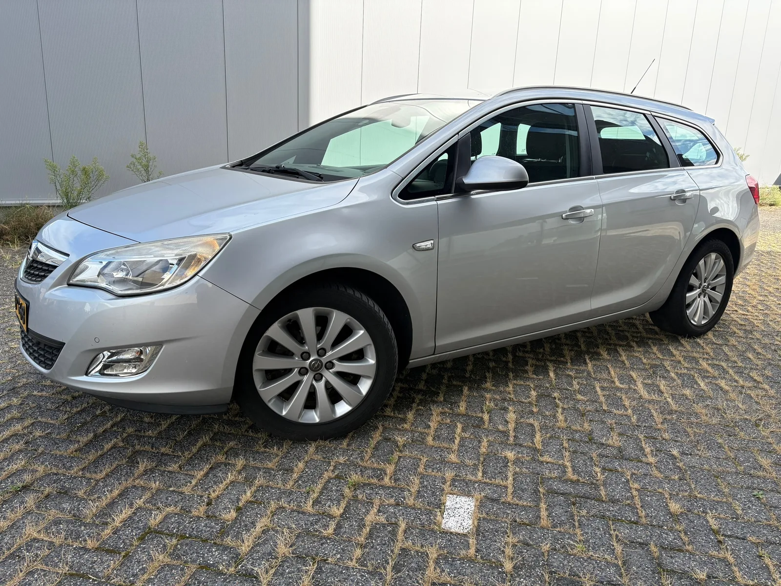 Opel Astra Sports Tourer (2012) — foto 1