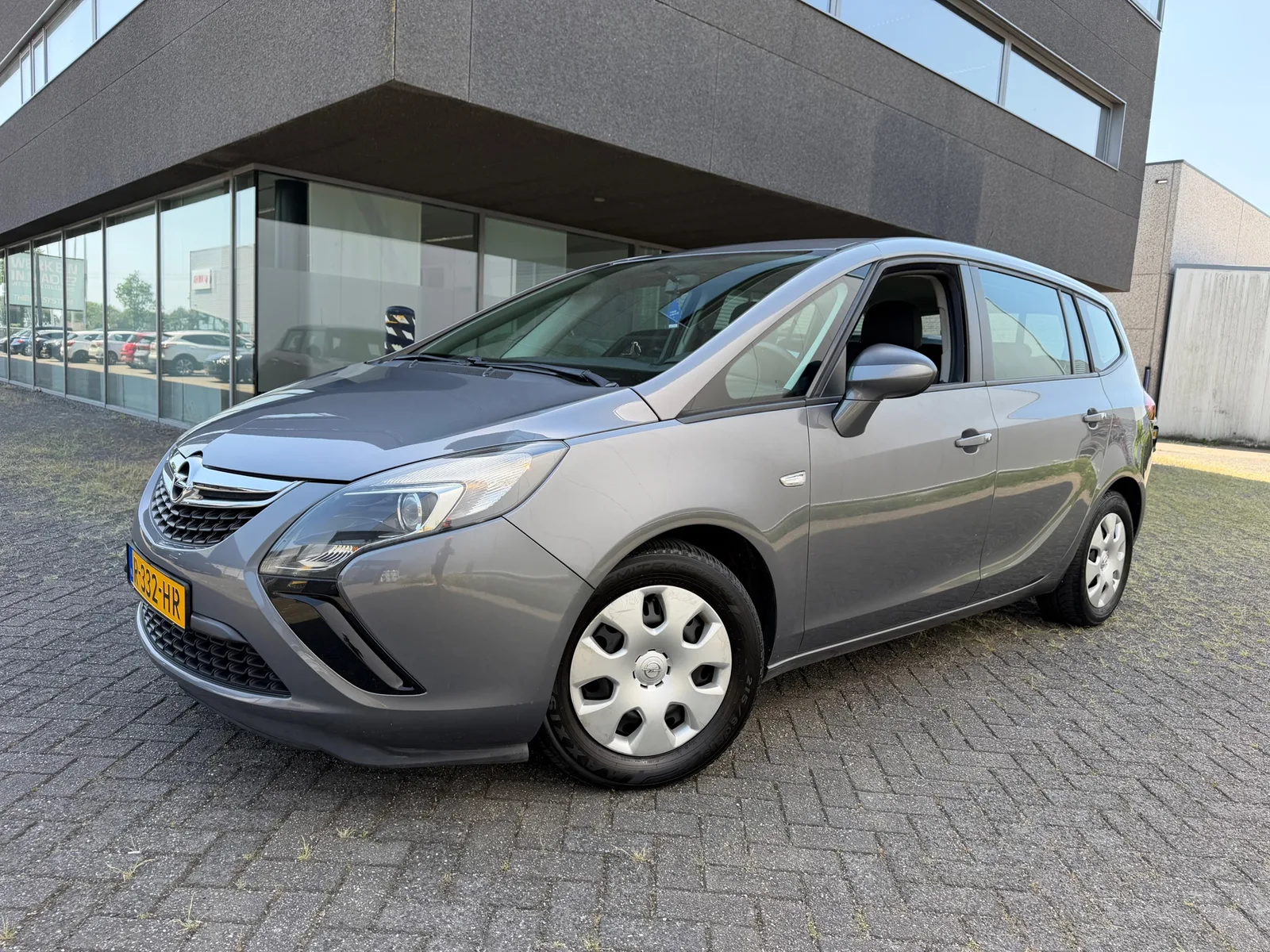 Opel Zafira Tourer (2016) — foto 1