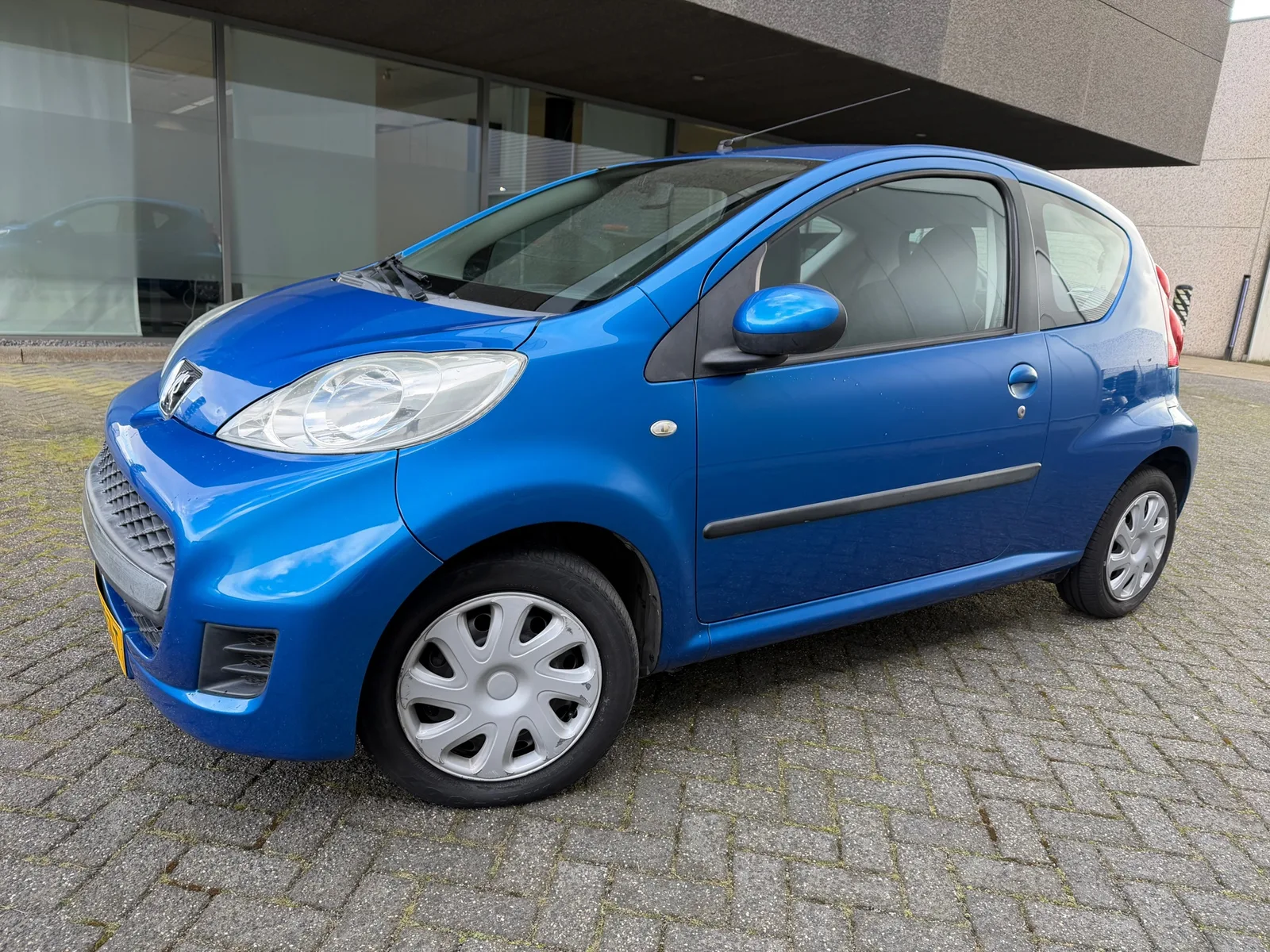 Peugeot 107 (2009) — foto 1