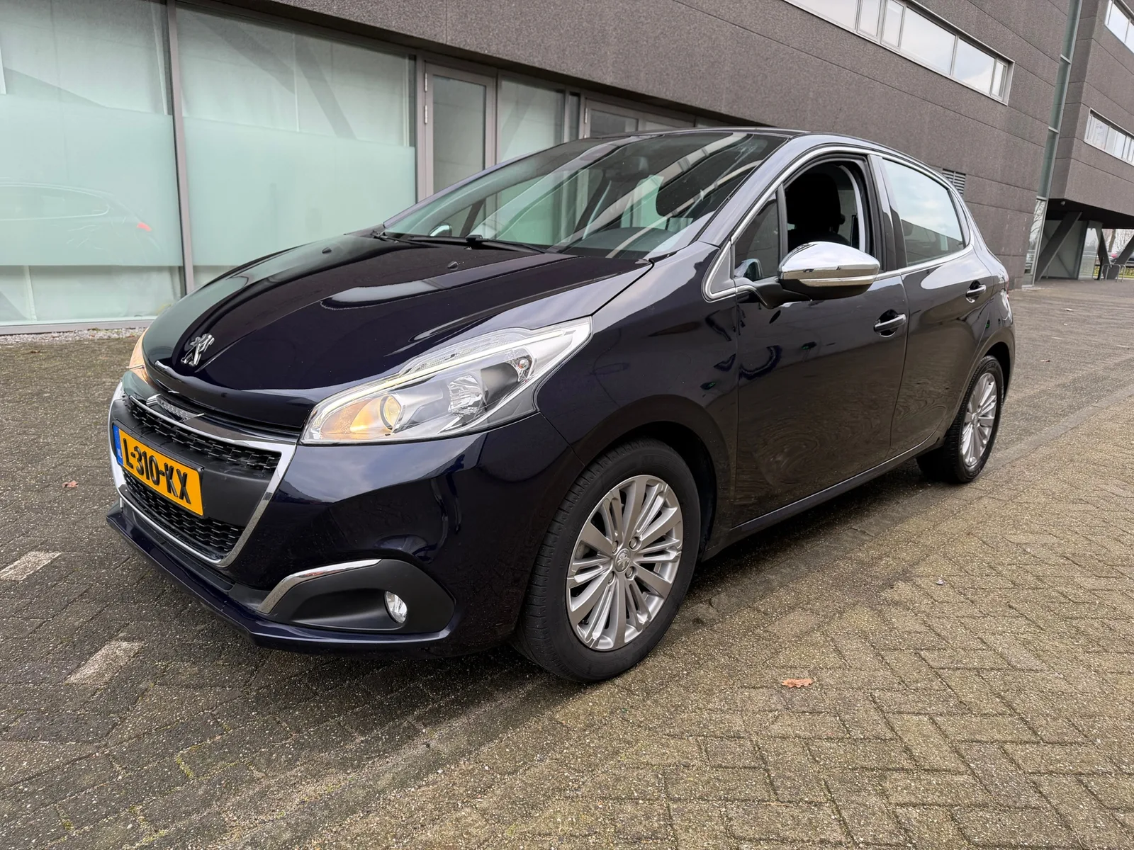 Peugeot 208 (2019) — foto 1