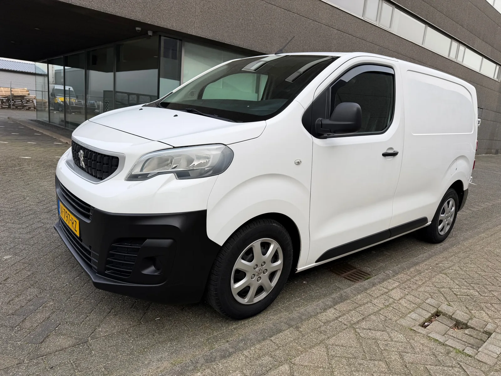 Peugeot Expert (2018) — foto 1