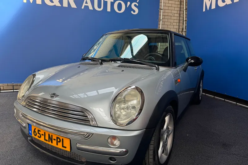 MINI Cooper (2003)