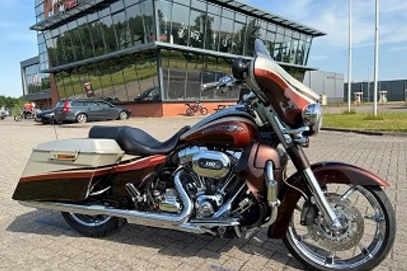 DS 2011 FLHXSE CVO STREETGLIDE LIMITED FULL OPTIONS (2011)