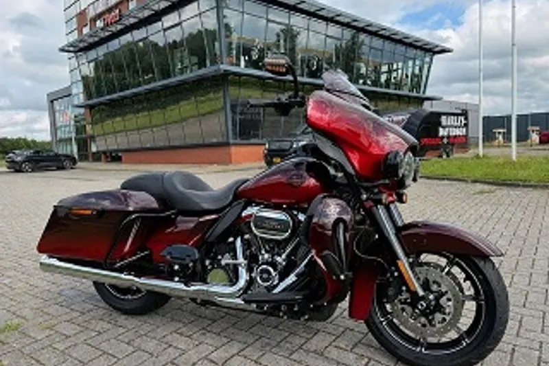 DS 2018 CVO STREETGLIDE LIMITED FULL OPTIONS (2018)