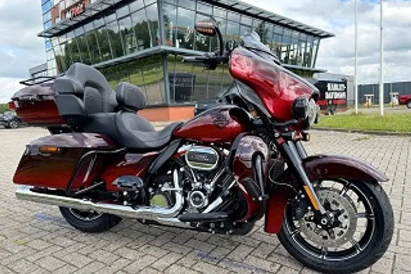 DS 2018 FLHTKSE CVO STREETGLIDE LIMITED FULL OPTIONS (2018)