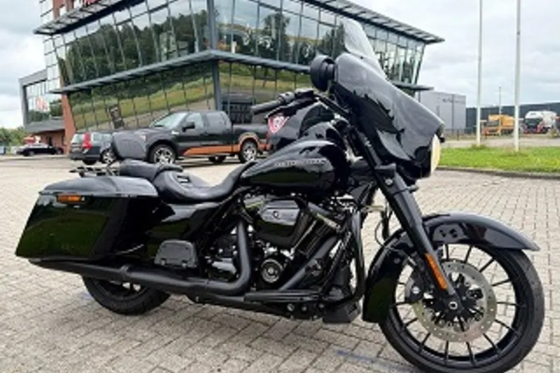 DS 2018 FLHXS STREETGLIDE M8 1e EIG (2018)