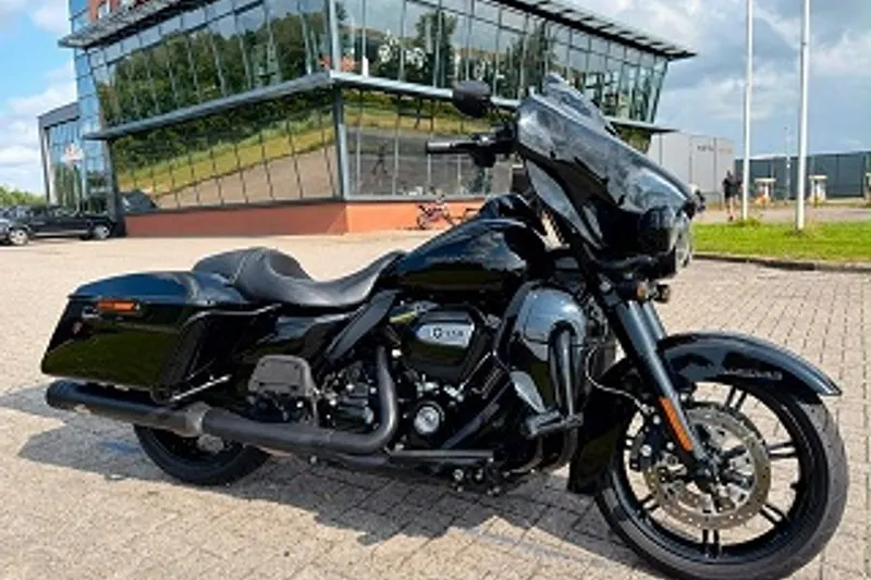 DS 2022 STREETGLIDE LIMITED BLACKED OUT (2022)