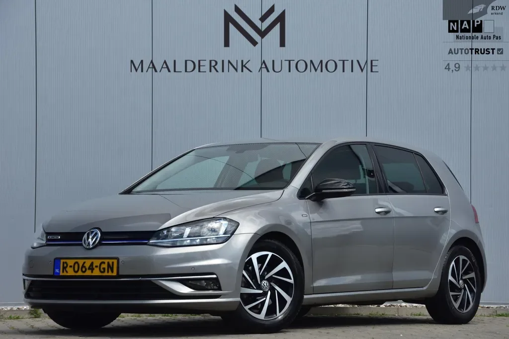 Volkswagen Golf (2018) — foto 1