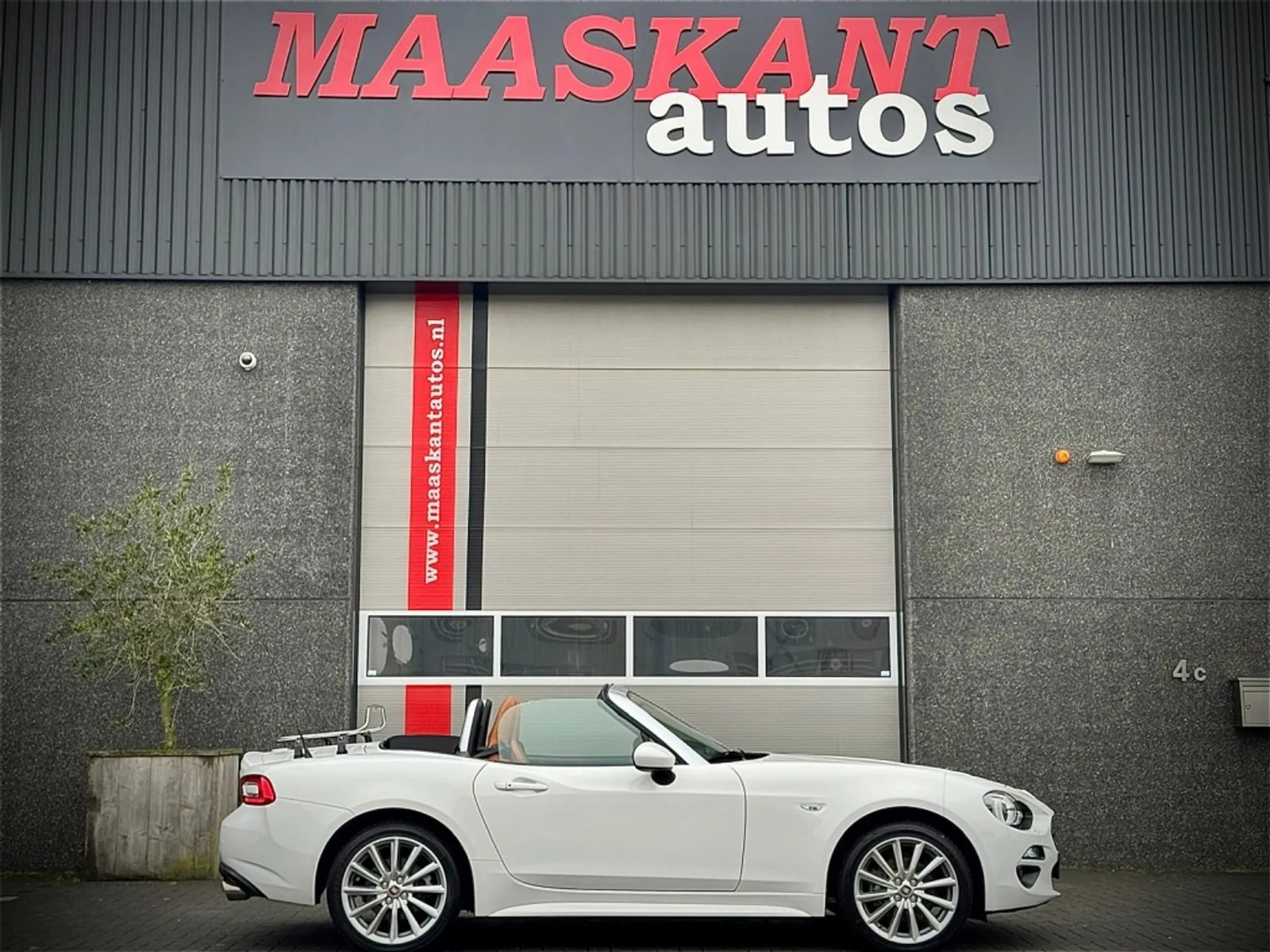 Fiat 124 Spider (2018) — foto 1