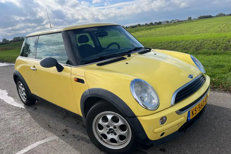 MINI One (2002)